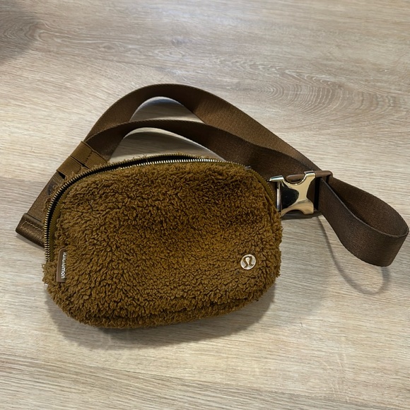 Well loved lululemon bag - Picture 1 of 5